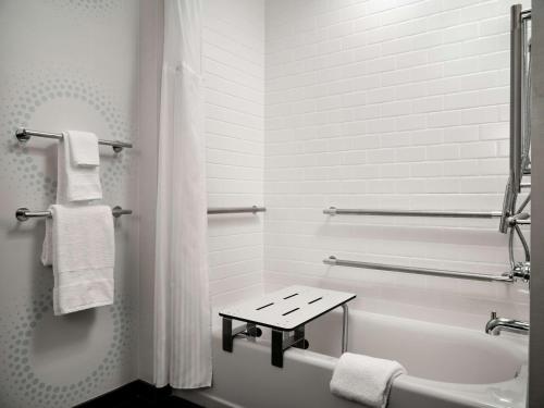 a bathroom with a tub and a toilet and a sink at Tru By Hilton Tupelo, Ms in Tupelo