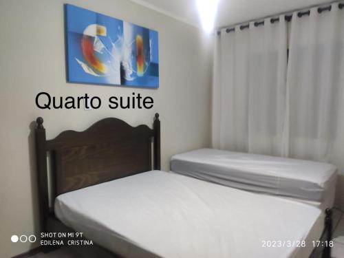 Een bed of bedden in een kamer bij Apto23 pérola - Nº 201 - A 150m Praia Grande