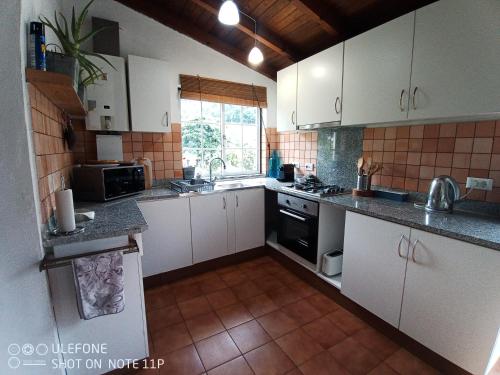 Una cocina o zona de cocina en A Casa da Bicicleta