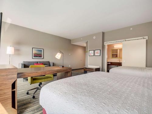 a hotel room with a desk and a bed at Hampton Inn & Suites Williamstown Ark Encounter, Ky in Williamstown