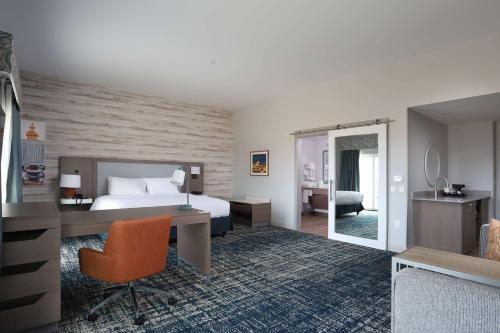Katil atau katil-katil dalam bilik di Hampton Inn & Suites Manistee, Mi