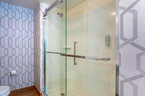 Bilik mandi di Hampton Inn Marianna I-10