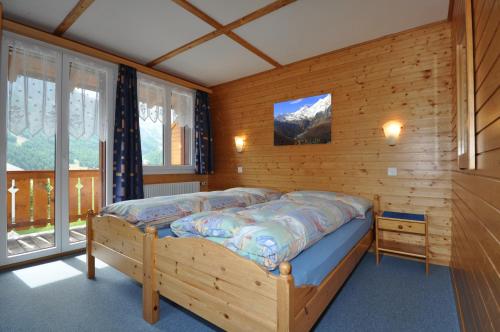 Postel nebo postele na pokoji v ubytování Chalet Ideal Saas-Fee