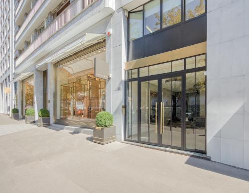 Champs Élysées 1BR Prime Location renovated