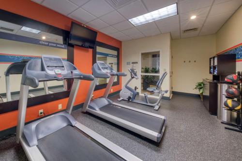 Fitness centrum a/nebo fitness zařízení v ubytování Hampton Inn & Suites Wilmington/Wrightsville Beach