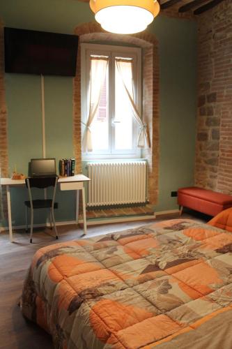 Katil atau katil-katil dalam bilik di Perugia Home Apartment La Dimora dei Frati