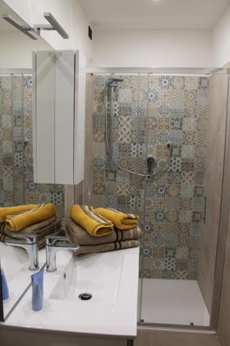 Bilik mandi di Perugia Home Apartment La Dimora dei Frati