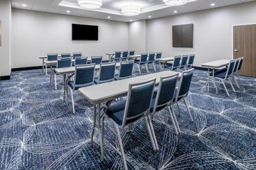 a conference room with a long table and chairs at La Quinta Inn & Suites by Wyndham Valdosta in Valdosta