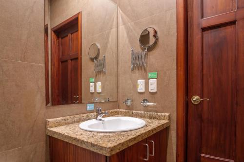 a bathroom with a sink and a mirror at Santa Lucia House - Forum in Cuenca