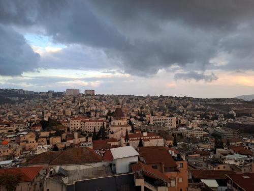 Γενική άποψη της πόλης Ναζαρέτ ή θέα της πόλης από  αυτό το διαμέρισμα