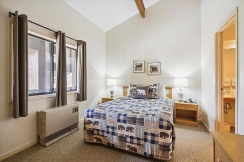 a bedroom with a bed and a window at Cedarbrook Deluxe Two Bedroom Suite with outdoor heated pool 21202 in Killington