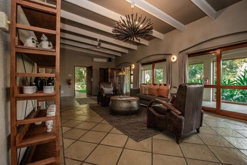 Area soggiorno di Bushbaby Valley Lodge