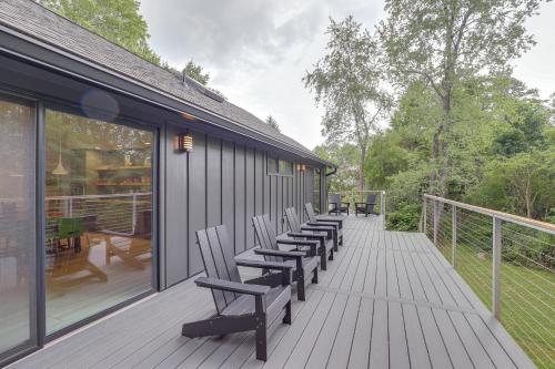Gallery image of Brevard Retreat Fireplace, Deck and Screened Porch! in Brevard
