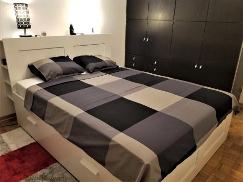 Ένα ή περισσότερα κρεβάτια σε δωμάτιο στο Arena West Apartment