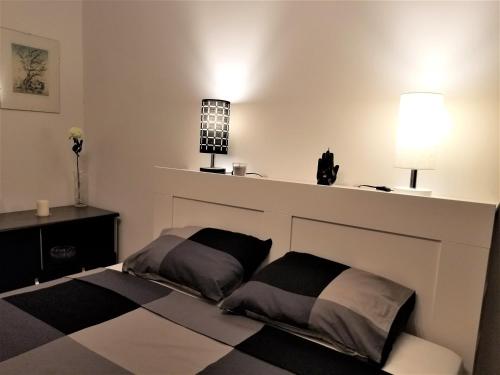 Postel nebo postele na pokoji v ubytování Arena West Apartment