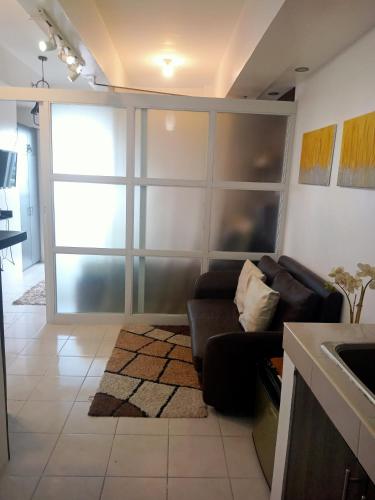 Posezení v ubytování Tagaytay Staycation Prime Residences Cityland by Amara&Avery