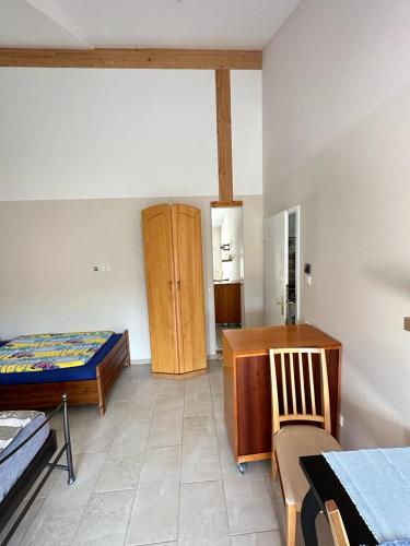 Ένα ή περισσότερα κρεβάτια σε δωμάτιο στο Small Pearl 2