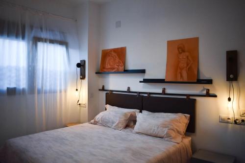 เตียงในห้องที่ Sevilla Industrial Flat