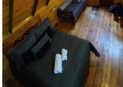 an overhead view of a bed in a living room at Estalagem Refúgio do Capão in Cambara do Sul