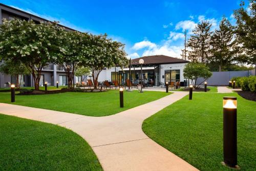 a walkway in a park in front of a building at Sonesta Select Philadelphia Airport in Philadelphia