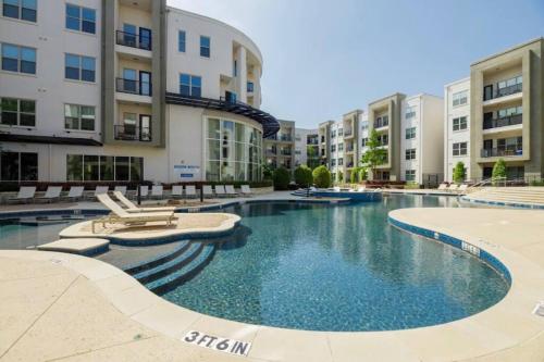 a swimming pool in the middle of a building at FIFA WORLD CUP! Close to Dallas Love Field Airport Downtown Dallas Medical District in Dallas