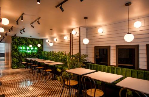 Un restaurante o sitio para comer en Hemma Bogotá Country Luxury Suites Hotel
