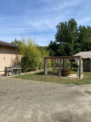 a park with a picnic shelter and a picnic table at Le Piquet Résidence-Pavillon in Cazaubon