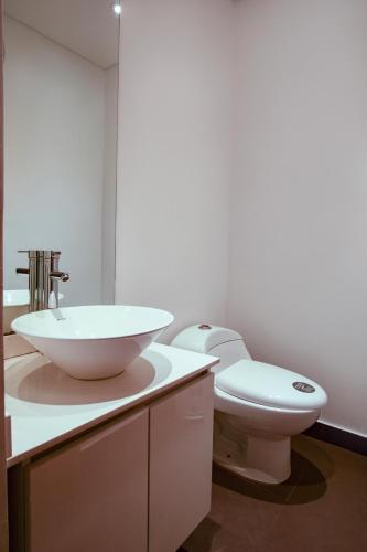 Un baño de Hemma Bogotá Country Luxury Suites Hotel