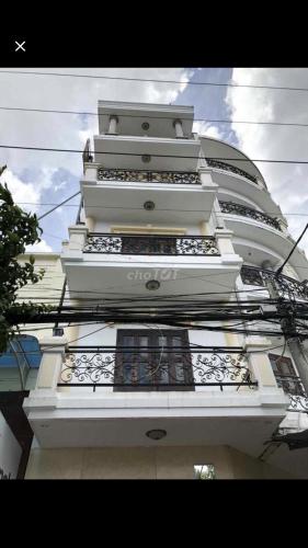 a tall white building with a balcony on it at Khách Sạn Kiều Oanh Stella in Bình Thủy