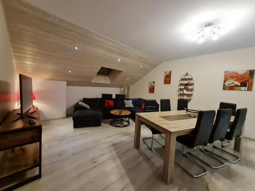 Fotografia z galérie ubytovania Superbe appartement lumineux avec terrasse, 3 chambres, proche des commerces et stations de ski - FR-1-589-431 v destinácii Le Thillot