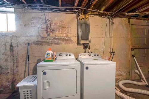 Gambar di galeri bagi 2 Bed 1 Bath Property in College Hill with Garage di Wichita