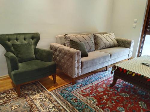 a living room with a couch and a chair at Özçelik apartmanı in Alanya