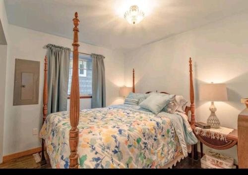 Alki Beach Cottage, NEW, 2 bedrooms, 2 bathrooms, near beach, AC, WD, Parking_2