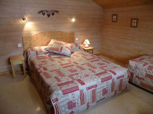 Photo de la galerie de l'établissement Appartement Charmant aux Gets - 5 Pers, Balcon, Wi-Fi, Parking, Proche Pistes et Centre - FR-1-671-151, aux Gets