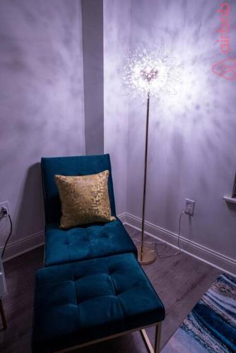 Χώρος καθιστικού στο Luxurious 2 Bedroom Downtown City Views!