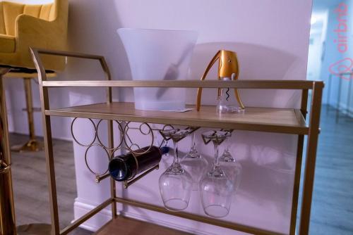 Φωτογραφία από το άλμπουμ του Luxurious 2 Bedroom Downtown City Views! σε Ιντιανάπολις