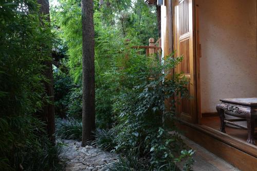 Κήπος έξω από το My love inn 吾爱堂