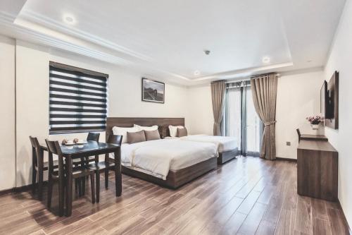 Giường trong phòng chung tại La Sera Suites Nha Trang