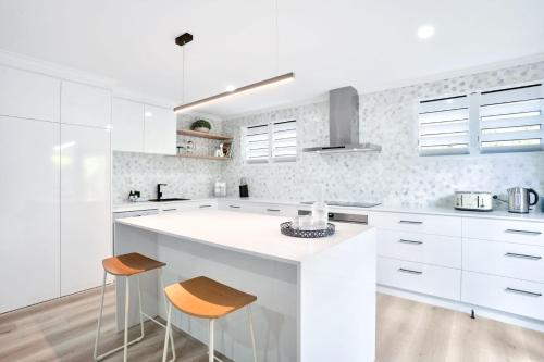 Η κουζίνα ή μικρή κουζίνα στο Greenslopes House