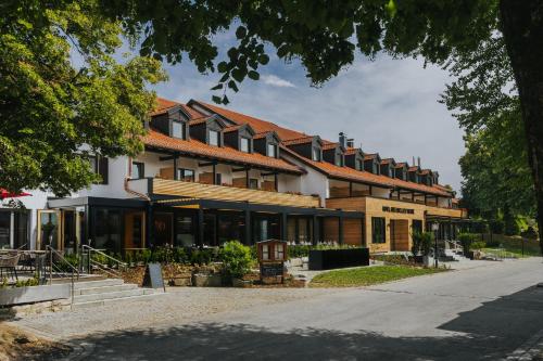 a large building with a lot of windows at Hotel Drei Quellen Therme in Bad Griesbach