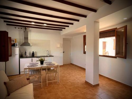 A kitchen or kitchenette at Apartamento Flor
