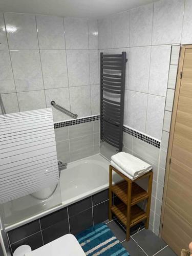 Phòng tắm tại Superbe appartement dans le centre de Mons - Arivée autonome