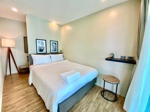 Кровать или кровати в номере Oceana Sea View - Kamala Beach