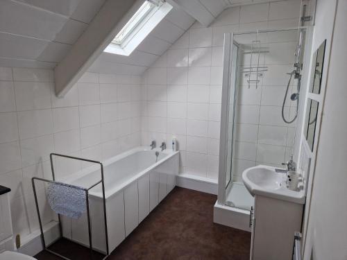 a bathroom with a tub and a sink at Fantastic 4 Bed for Contractors and Families in Old Walker