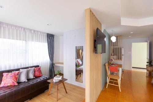Χώρος καθιστικού στο Baan Sinkaew Apartment Chiangmai - บ้านสินแก้ว อพาร์ทเม้นท์ เชียงใหม่