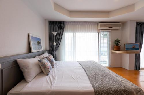 Ένα ή περισσότερα κρεβάτια σε δωμάτιο στο Baan Sinkaew Apartment Chiangmai - บ้านสินแก้ว อพาร์ทเม้นท์ เชียงใหม่