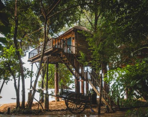 Gallery image of Tree House Bungalows in Koh Rong Island