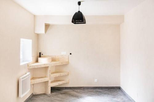 Phòng tắm tại KADINE SPA Duplex jacuzzi sauna hammam privée