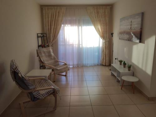 Гостиная зона в Larnaca Xylophagou 2-bedroom apartment with a shaded terrace