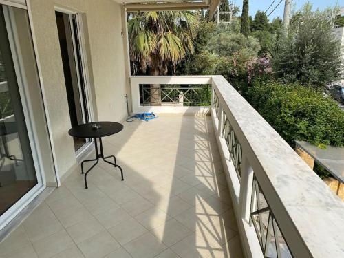 Classy 3BR with 2 Bathrooms Apartment in Marousi